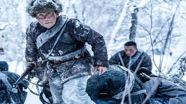 抗日名将遭叛徒出卖，一家三口被日军抓捕，4岁孩子死在妈妈怀里