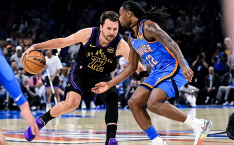 东契奇伤退！湖人43分惨败雷霆。NBA常规赛，湖人客场挑战雷霆，这场比赛，上来雷