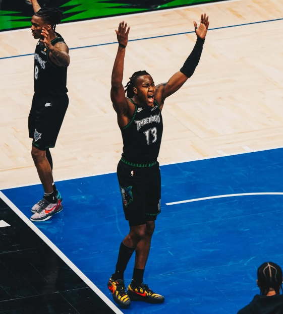 多森姆也不太行啊！
打了28分钟11分，全队正负值最低，没了华子和低温，拥有开火