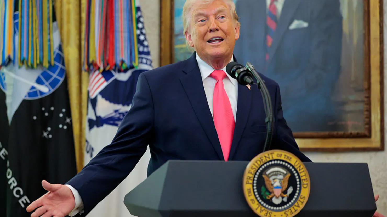 特朗普称霍尔木兹海峡为“特朗普海峡”引发争议！