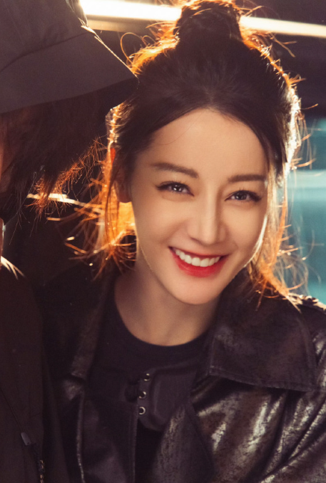 月亮被嚼碎了变成星星，你就藏在那漫天星光里