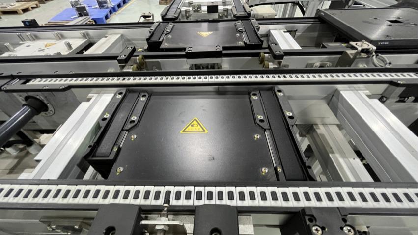 3C产品换型1小时搞定 托盘输送告别堆积