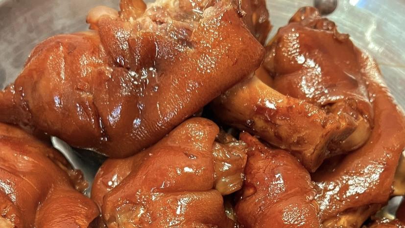 电饭锅卤猪蹄，软糯脱骨不油腻，厨房小白也能轻松拿捏！