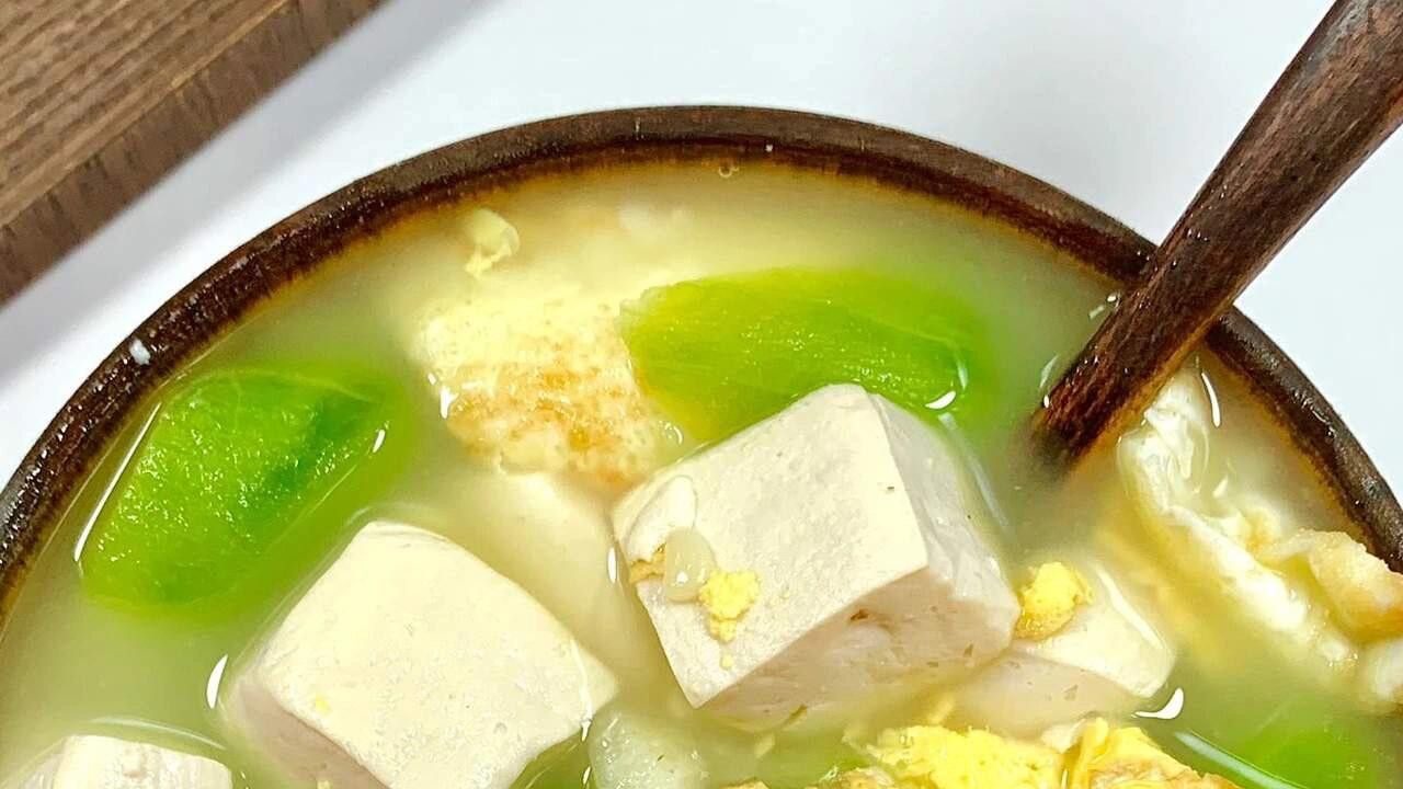 汤鲜味美的丝瓜煎蛋豆腐汤！好吃又养胃～