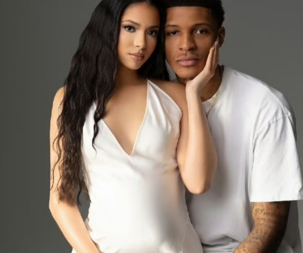 小贾史密斯的女友即将生产22岁当父亲在美国来说不算早
小贾史密斯最近放出了他跟女