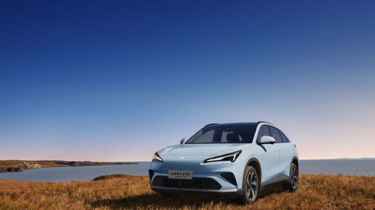 家用纯电首选，极狐阿尔法T5用细节碾压埃安i60