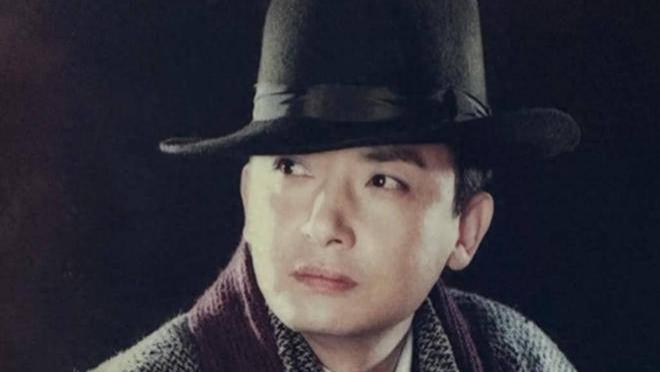 原来他俩是夫妻，年轻时是公认美男子，今结婚39年低调拍戏享生活