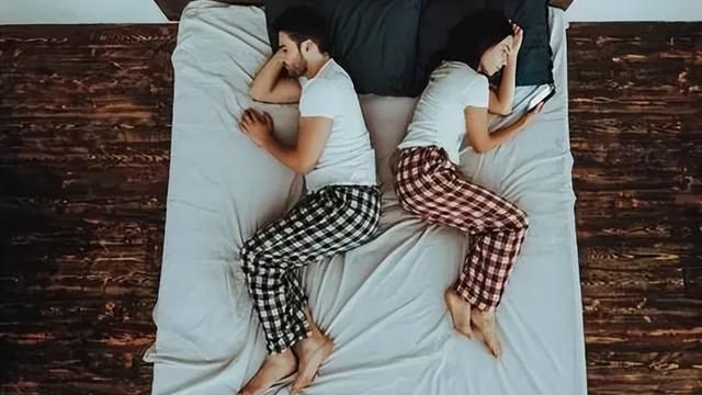 传统家庭模式逐渐崩坏：现在的中年人，不论男女，已经开始“养小三”了
