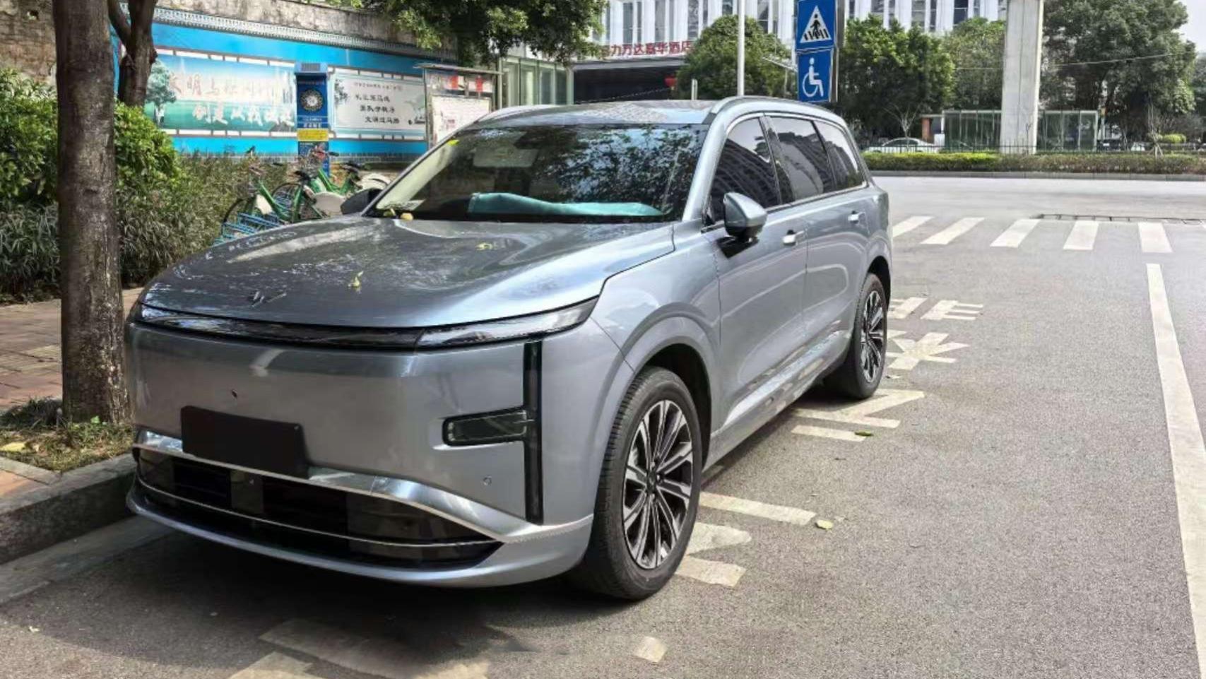 五菱星光L最新实车组图，大六座布局，实用性强