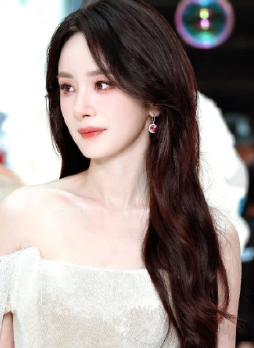 我喜欢日出日落的静谧，爱着天空也深爱着你