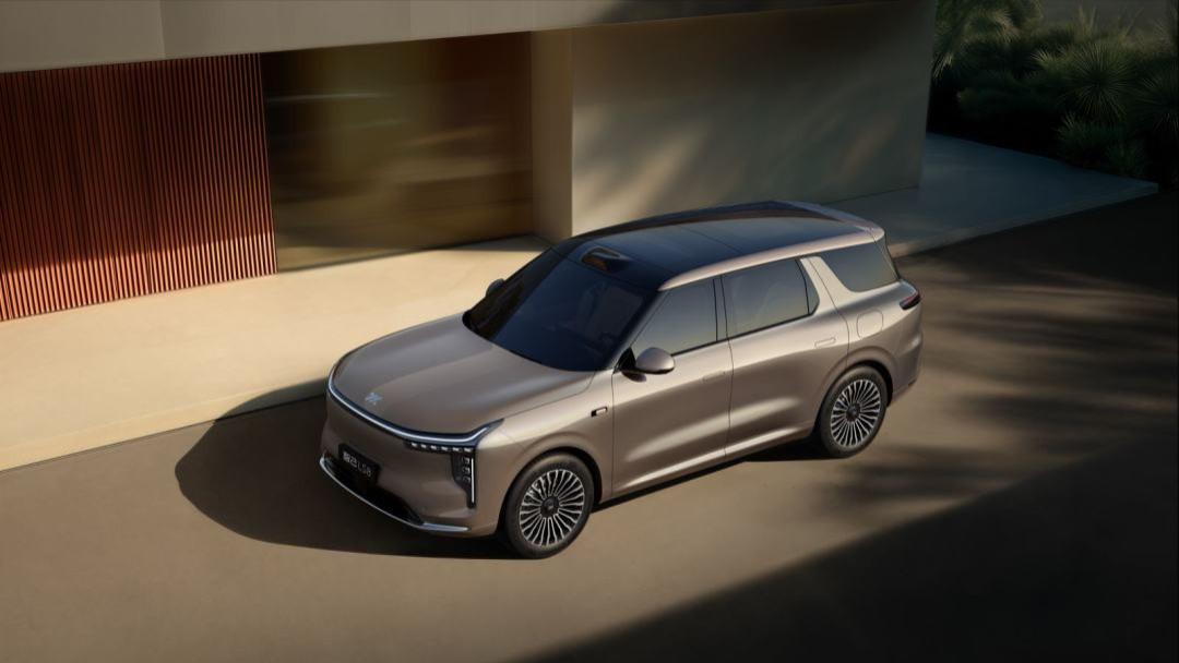 智己发布“超级智能体”，汽车AI开始从“会聊天”走向“会代劳”