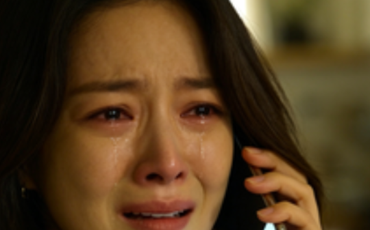 我吐槽婆婆寄来的棉被不保暖，儿子天天喊冷，直到我剪开被子，才发现自己错得有多离谱，里面藏着几十万…