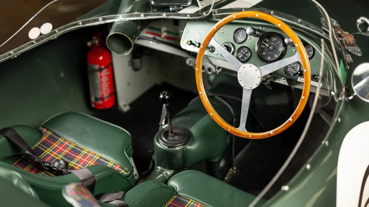 征战银石赛道的传奇！1955年阿斯顿·马丁DB3S为何能值470万美元