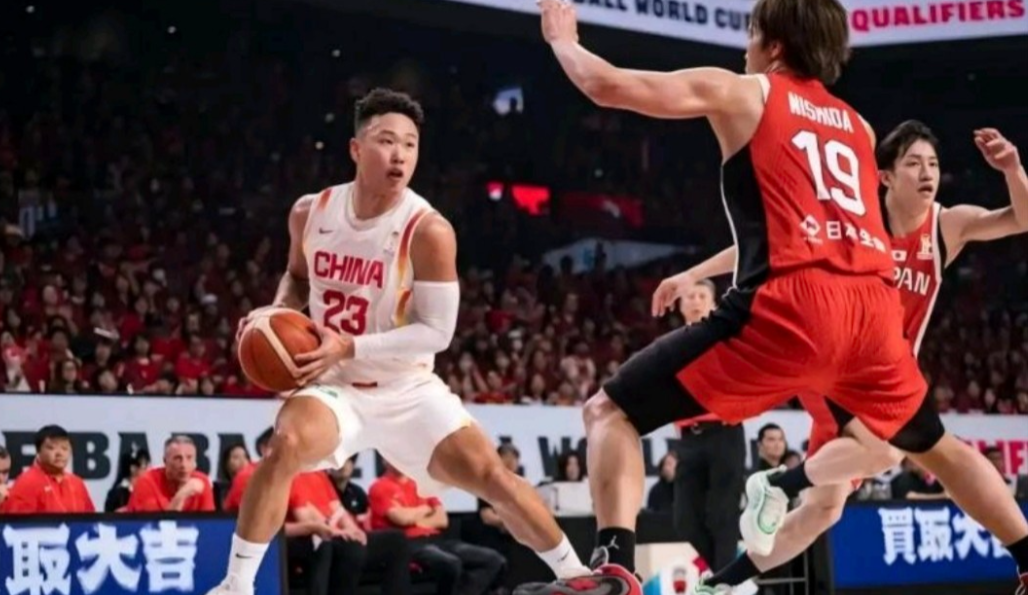 本场中国队赢球最大功臣我觉得是贺希宁。
这个单眼皮帅哥真硬气，是国内为数不多敢打