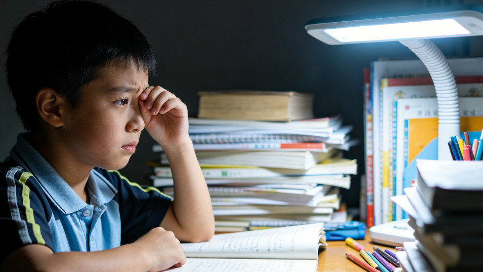 LED台灯被彻底淘汰！二胎家庭纷纷选择护眼大路灯，全屋够用