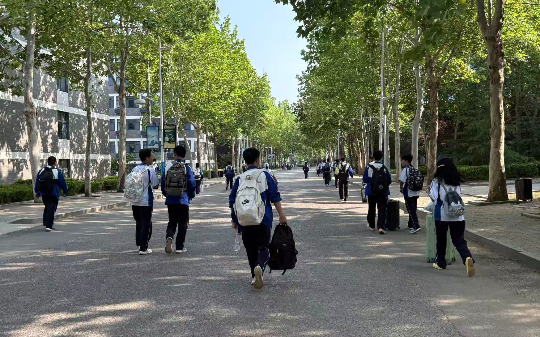 高考623分，本可以上一本，可为了10万奖励给母亲凑救命钱，主动选择二本院校