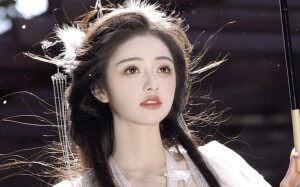 我被活埋配阴婚，靠吃棺材里的苹果续命，幸运的被神秘少年相救！