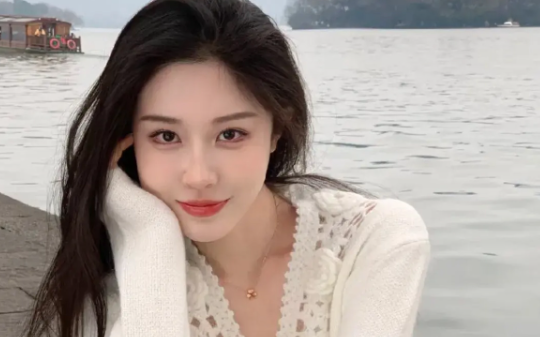 同父异母的弟弟再次抢我的妻子后，我假死离开，妻子悔疯了