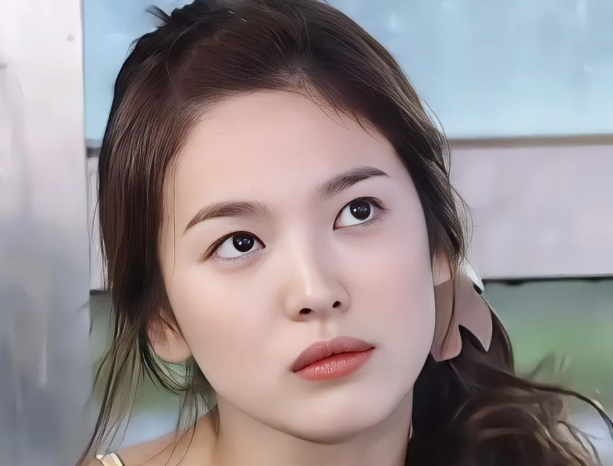 很多人爱她，爱的不只是脸，更是这种温柔但极有骨气、清醒又有底线的样子