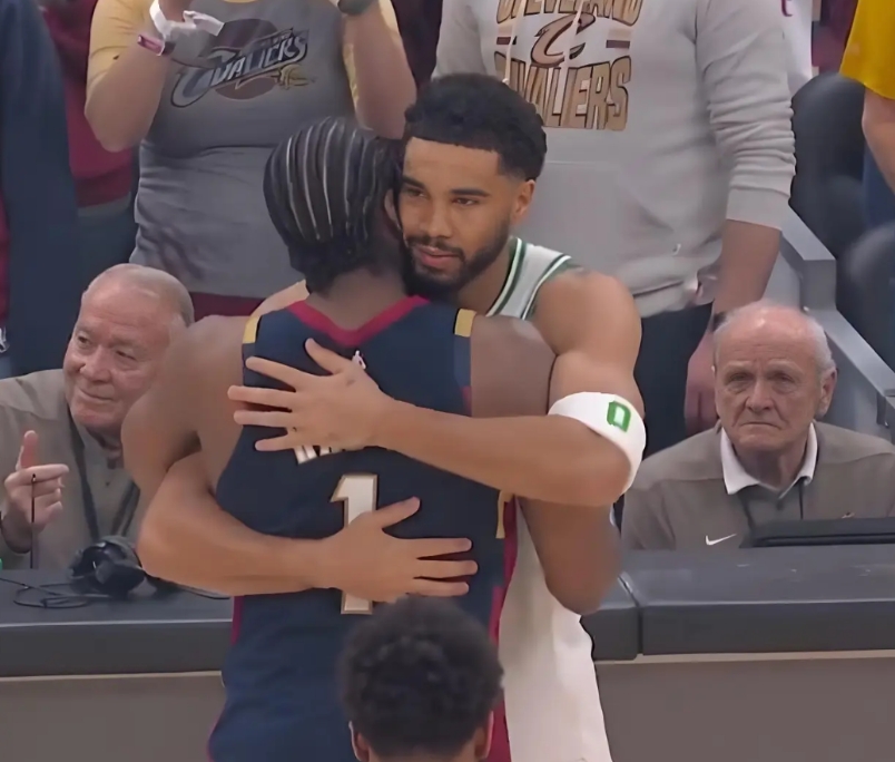 骑士98：109不敌凯尔特人，证明了三件事。
1.骑士过于依赖三分球，半场22中