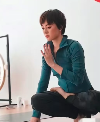 孙俪新剧《危险关系》太戳心！
她演的单亲妈妈颜聆，被吴慷仁饰演的丈夫全方位PUA