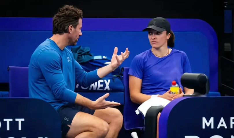 斯瓦泰克宣布与“点金圣手”费塞特正式分手，郑钦文的团队再次迎回里巴开启与巴格达蒂