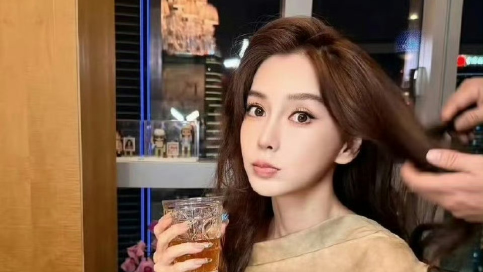 被Angelababy家客厅的“拥挤”暖到了！原来这才是双向奔赴的意义