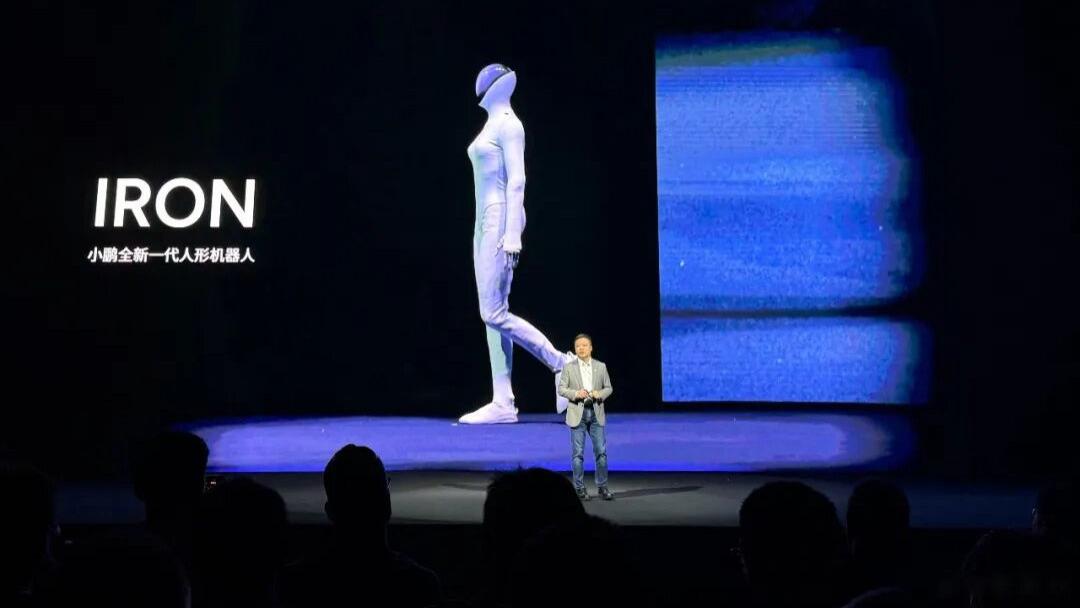 理想、小鹏认输？卷不过比亚迪，不如换道机器人