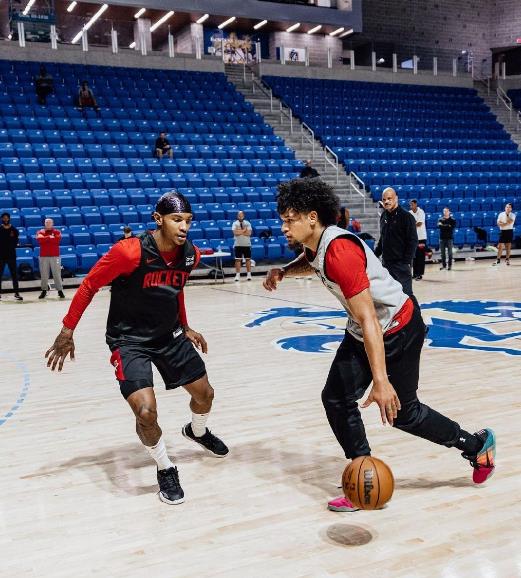 戴申·尼克斯当年在火箭队前任主帅塞拉斯手下，一直过得顺风顺水。他是当时小波特之外