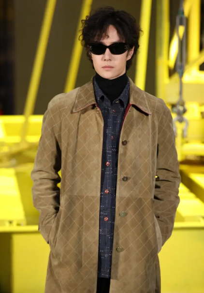 王一博亮相Chanel2026秋冬巴黎时装周看秀