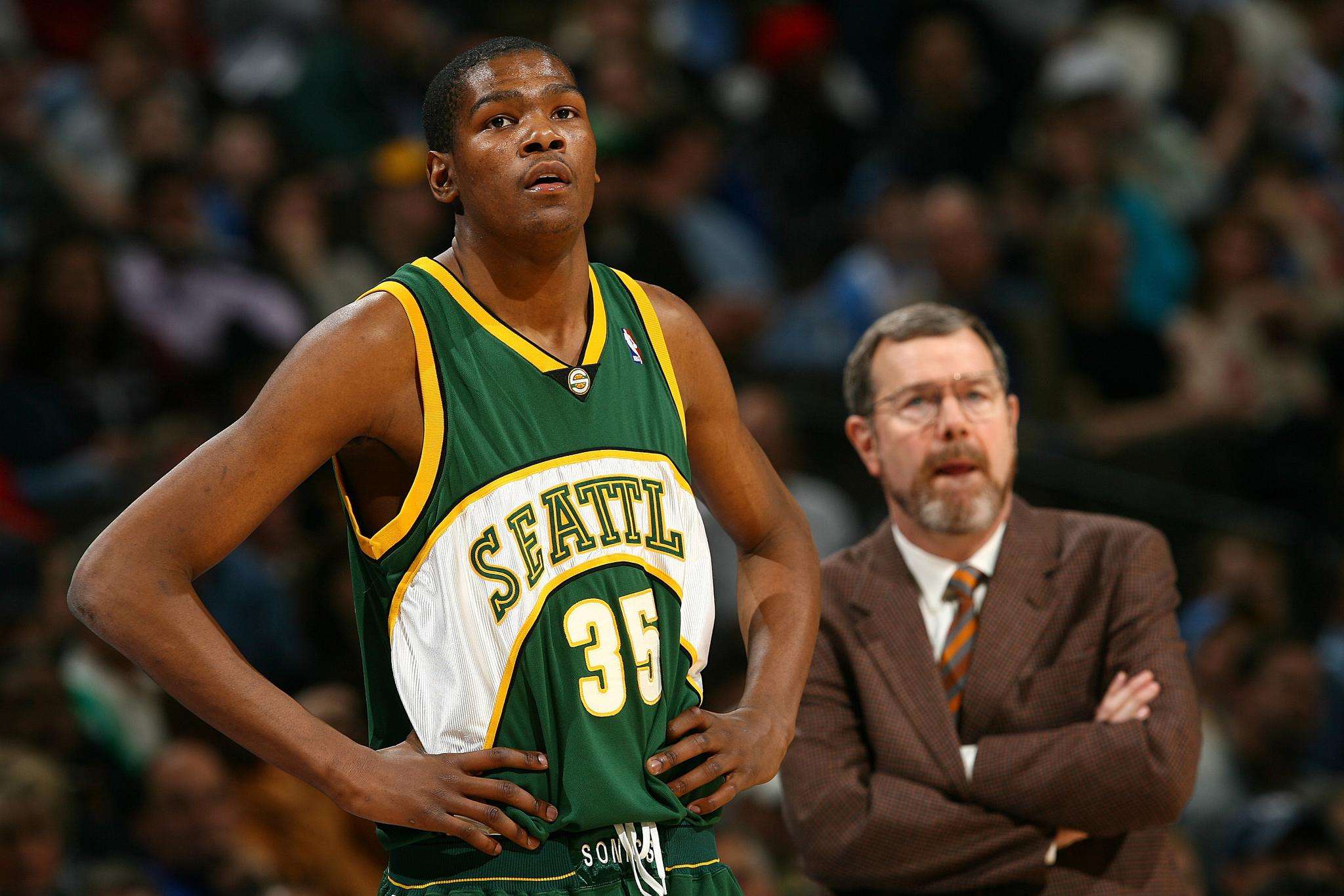 早已告别联盟多时的后卫丹尼·格林在一档节目当中谈到了杜兰特，他表示，杜兰特待过的