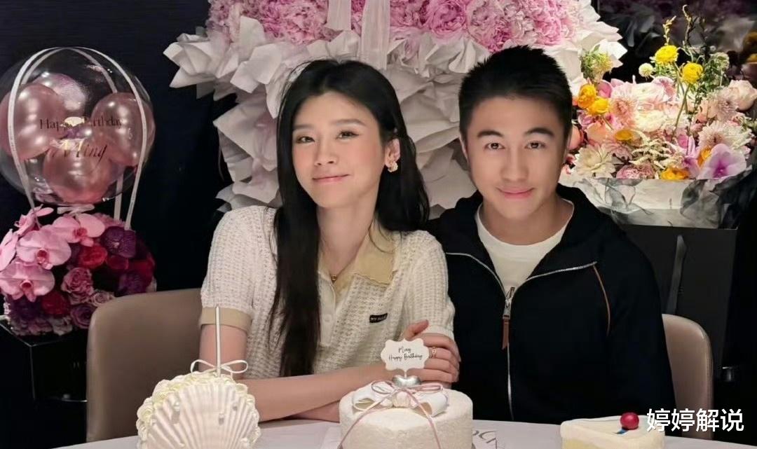 何猷君婚礼，王嘉尔当“气氛组”；8年后法国补办，他又来了！这