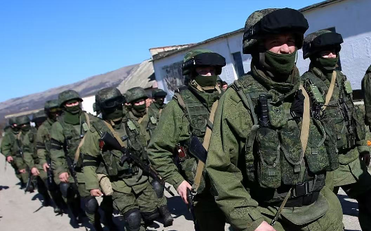 俄罗斯老兵晚年被诈骗，普大帝震怒，亲自命令最精锐的一个特种兵部队去抓捕！