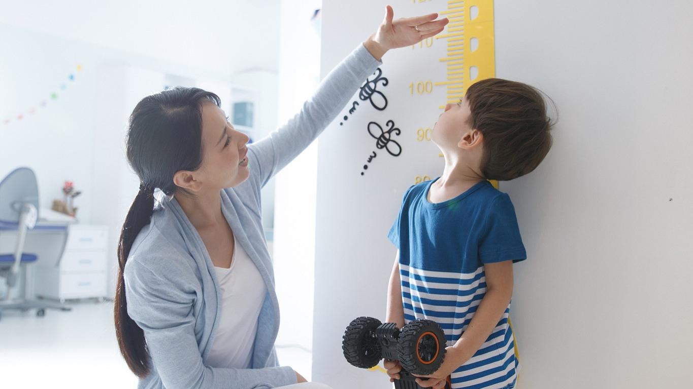 孩子不午睡、晚睡，真的会影响身高吗？