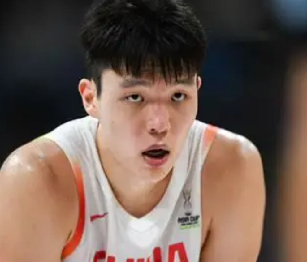 杨瀚森目前的困境，青岛也要付很大的责任
1.英语培训太差，青岛之前声称专门聘请英