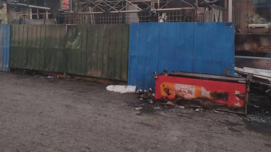 包头一小区住宅楼“破窗开店”，居民忧心结构安全与消防隐患