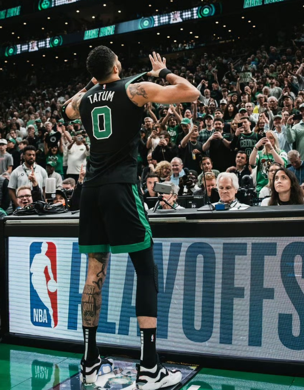 还是不懂绿凯那么强，去年怎么连续领先被尼克逆转？

听说霍乐迪跟波神老了，给塔图