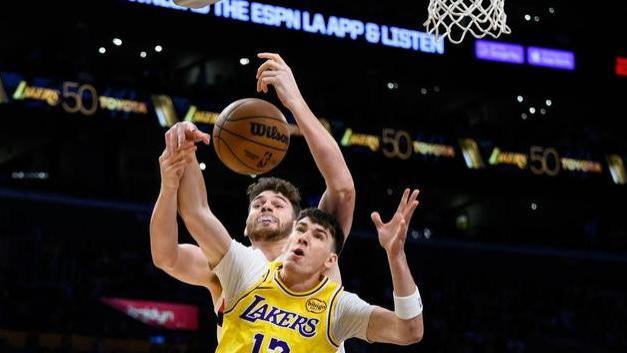 首发出场，6中1仅得3分！没法看啊！湖人挺失败的一笔签约