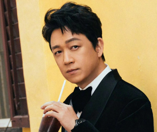 看到潘粤明的问题让不少人猜测他是不是遇到了工作或生活上的烦心事
连粉丝都急着表态