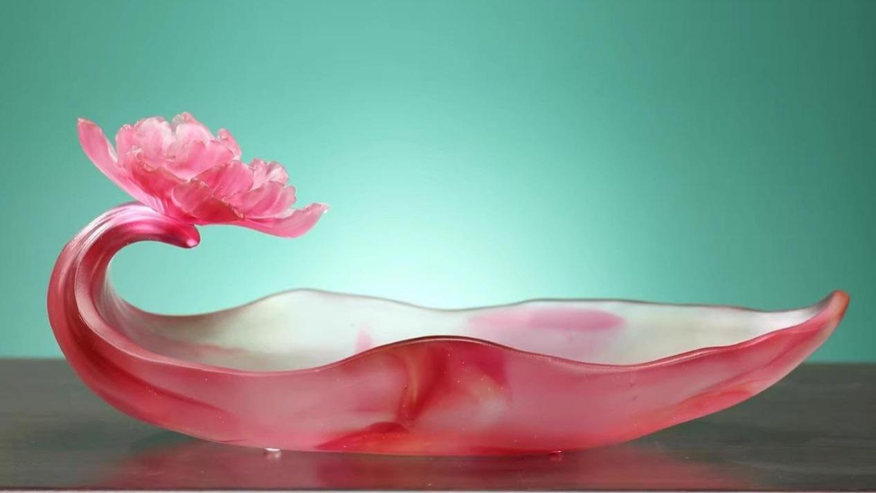 遇见古法琉璃牡丹花果盘，邂逅千年浪漫