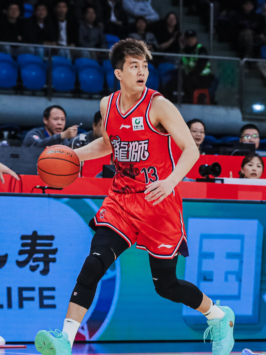 郭艾伦国家队为什么打得很差？是宫鲁明的锅吗？

郭艾伦国家队打得一塌糊涂，纯属是