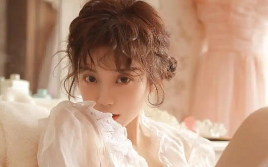 我被扔进大夏最恐怖监狱，本以为必死无疑！可一夜之间，十大通缉悍匪跪地求饶：请叶少收下我们的绝学！