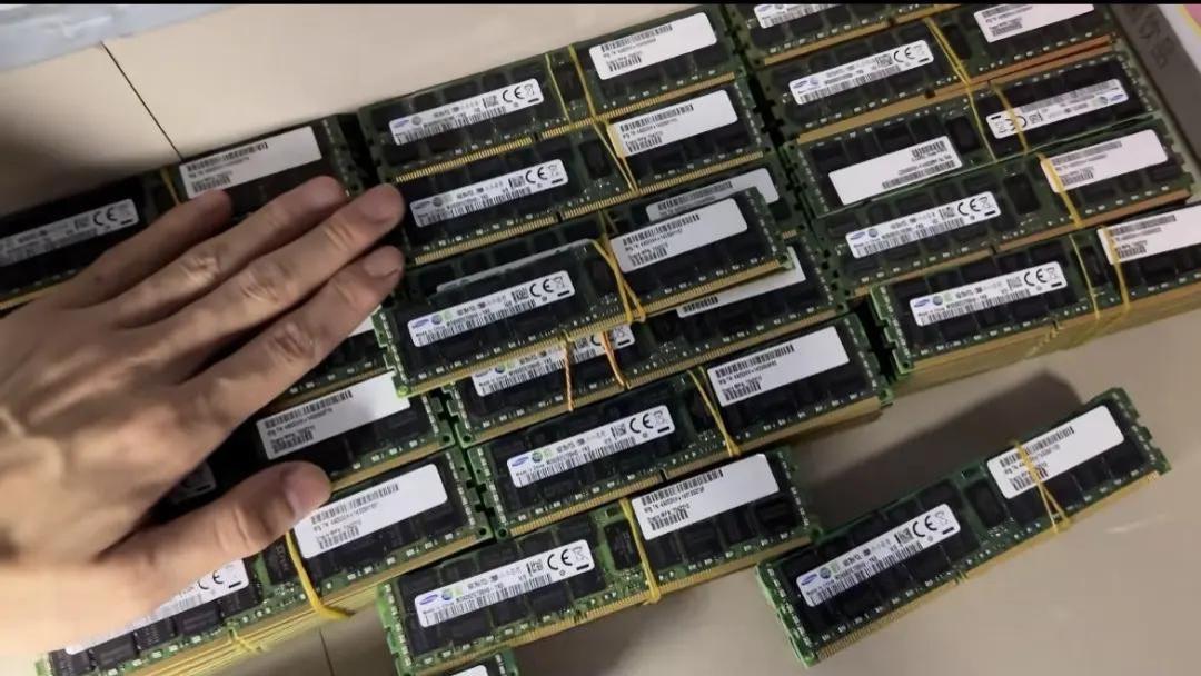 内存崩盘 高端连接器成了“硬通货”