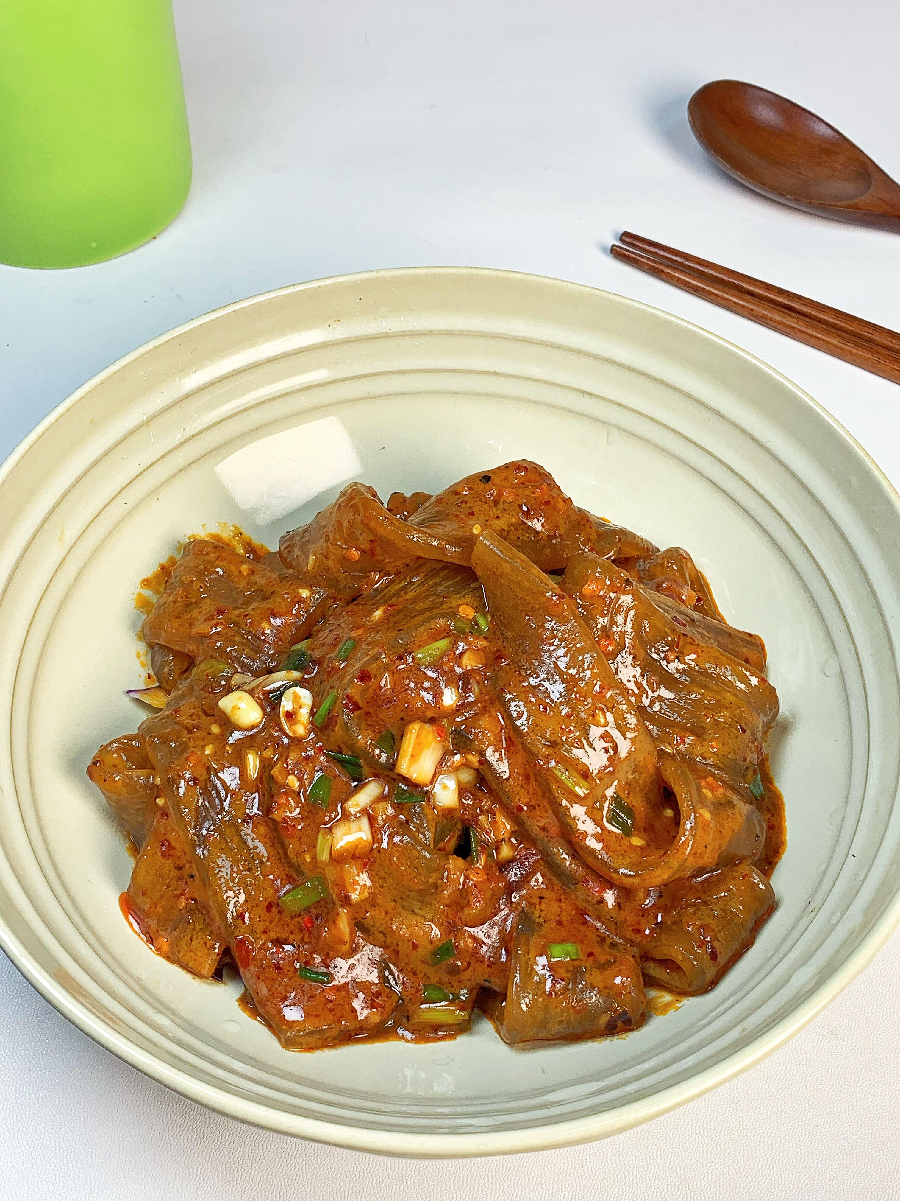 答应我！一定要试试这个流汁宽粉！！！
宽粉这样做真的巨好吃，根本停不下来了，太过