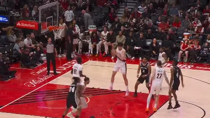 NBA季后赛，马刺客场120-108战胜开拓者。
第四节比赛，杨瀚森末节还剩1分