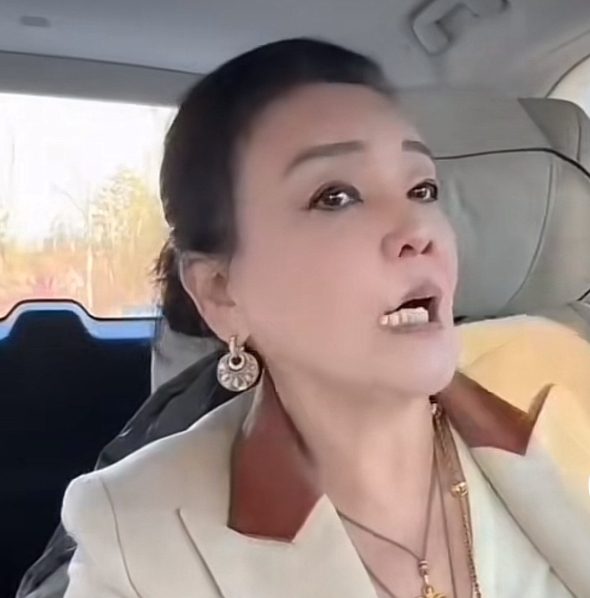 给汪小菲留足面子
但熟悉兰姐的人都知道，她从来不是个会斤斤计较的人，哪怕当年和前