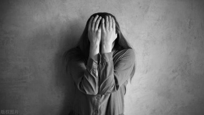 宁波车内崩溃男子刷屏：人到四十，我也在泥潭里硬撑余生