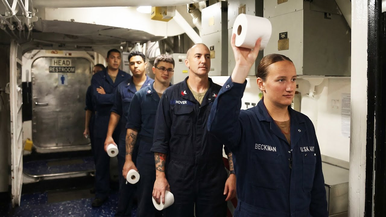 伊朗没动手，美军自己先乱了！福特号航母被一把火“烧”回原形：不排除人为蓄意纵火的可能性