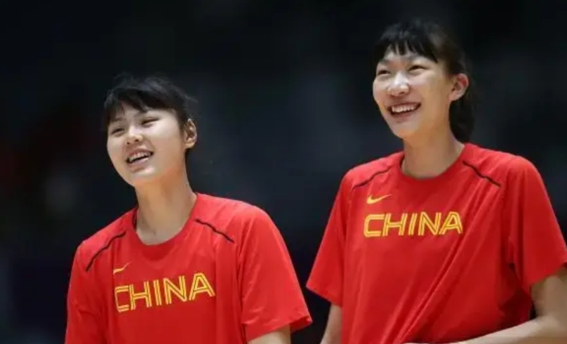 韩旭、李月汝加盟WNBA并非明智之选。与其在全球顶级联赛中充当“凤尾”，倒不如去