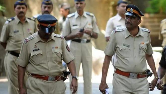 恒河水下的荒诞：家里藏着7000万支枪，印度街头为何还在玩“冷兵器时代”？